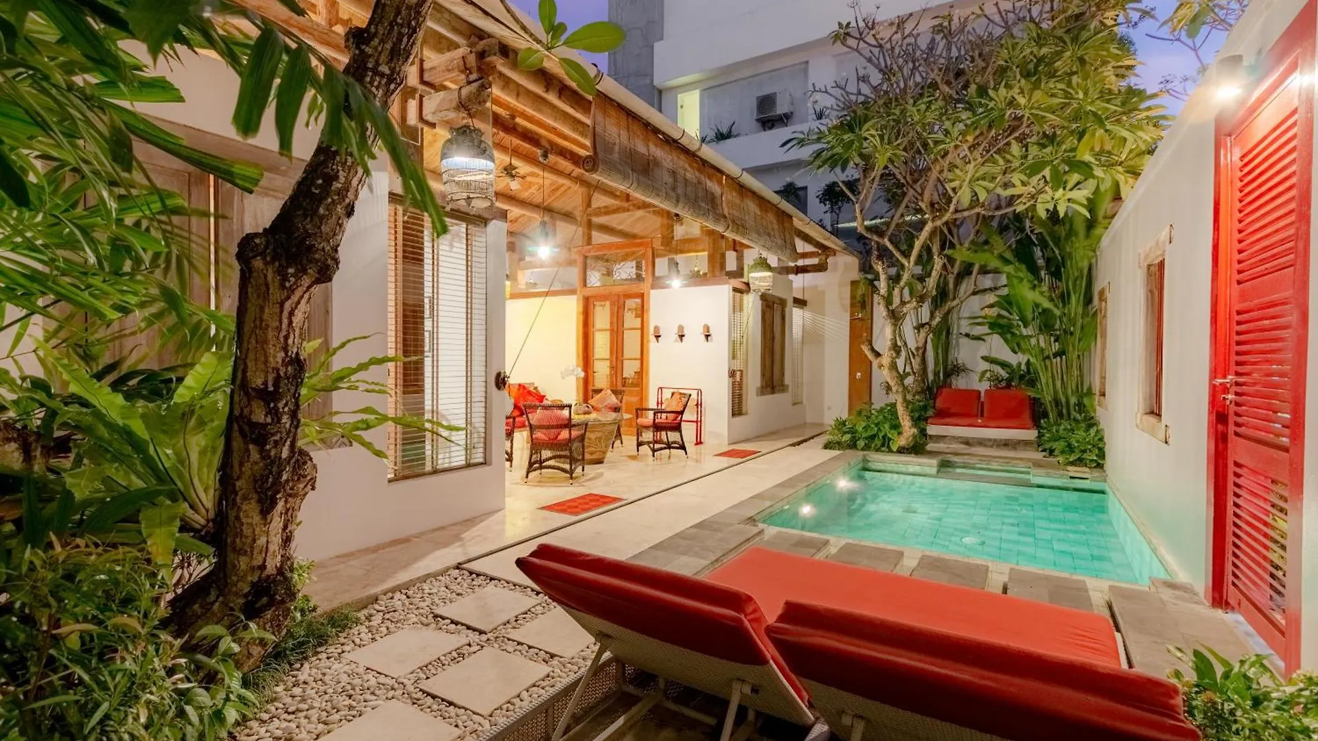 Bali Ginger Suites & Villa Семиньяк Индонезия