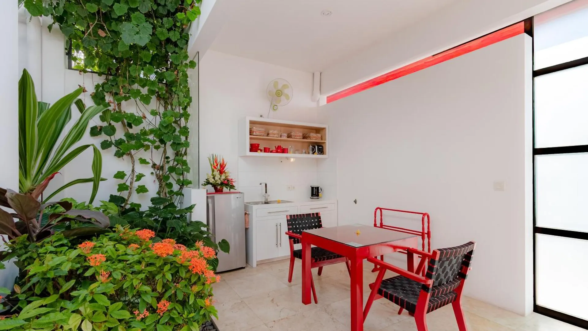 Bali Ginger Suites & Villa Семиньяк Индонезия